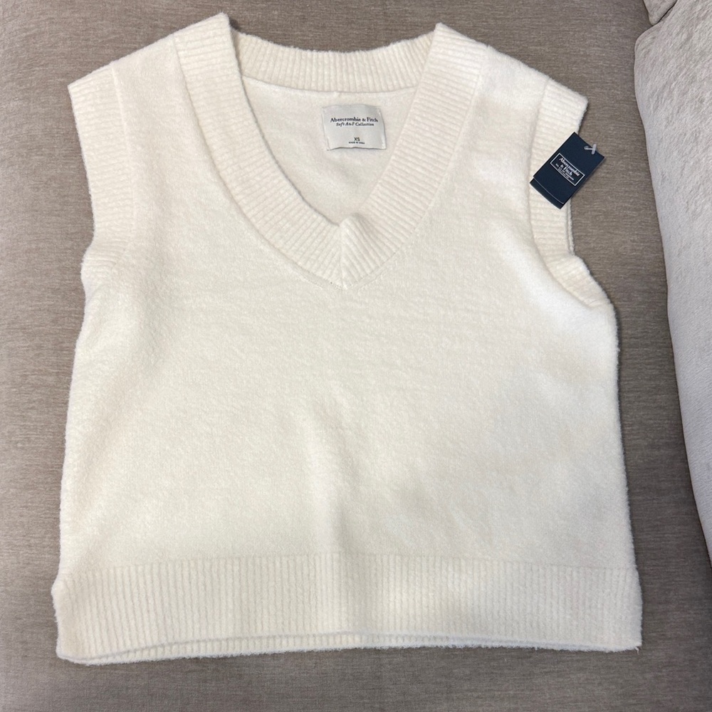 Abercrombie & Fitch Cream V-Neck Sweater Vest